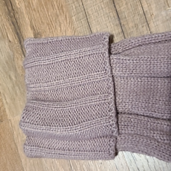 Lavender Turtle Neck, Long Sleeve Crop Top. Size M/L. Blush BJ Brand. - Picture 3 of 3